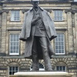 Sherlock Holmes Statue in Edinburgh, Scotland (Kim Traynor, Wikimedia Commons)